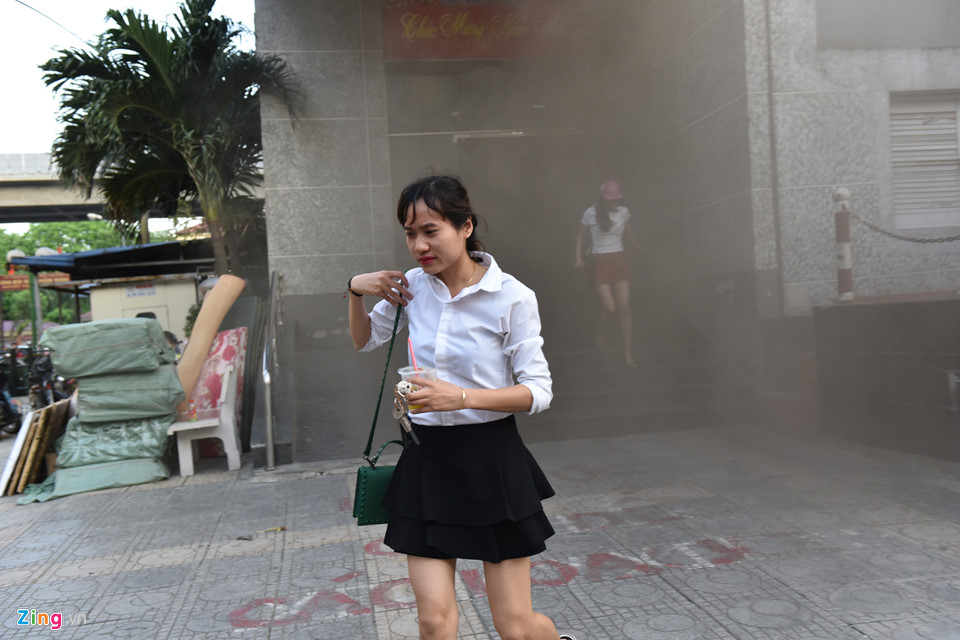 Hiện trường vụ cháy chung cư 23 tầng ở Hà Nội khiến nhiều người hoảng loạn